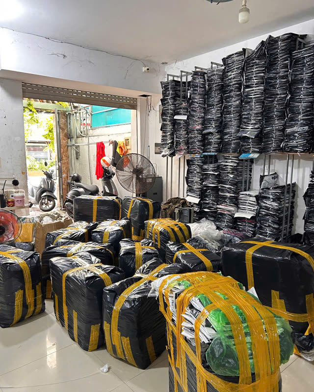 Kho thành phẩm và kiện hàng sỉ tại xưởng Hoàng Hưng