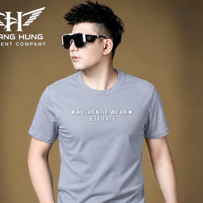Áo cổ tròn in nổi chữ ngực ngôi sao – xám sỉ tại xưởng Hoàng Hưng