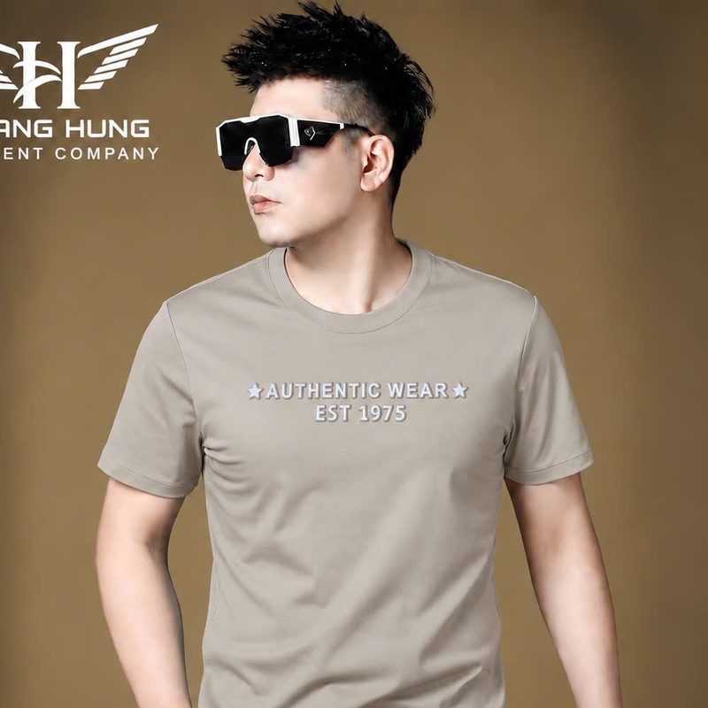 Áo cổ tròn in nổi chữ ngực ngôi sao – be sỉ tại xưởng Hoàng Hưng