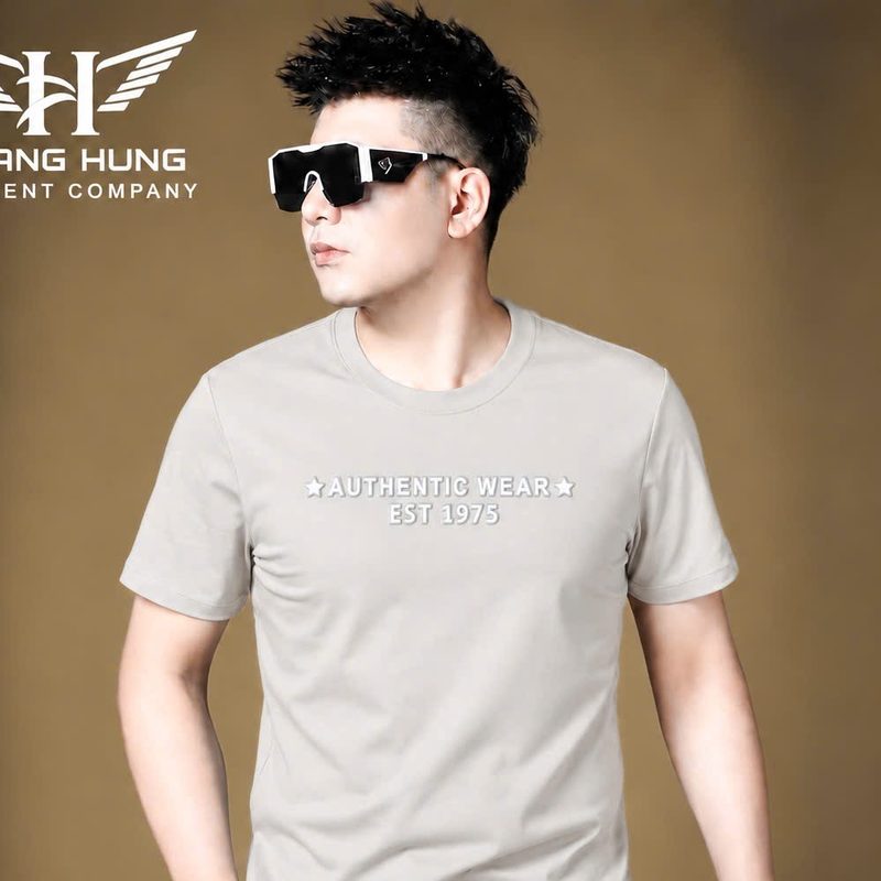 Áo cổ tròn in nổi chữ ngực ngôi sao – kem sỉ tại xưởng Hoàng Hưng