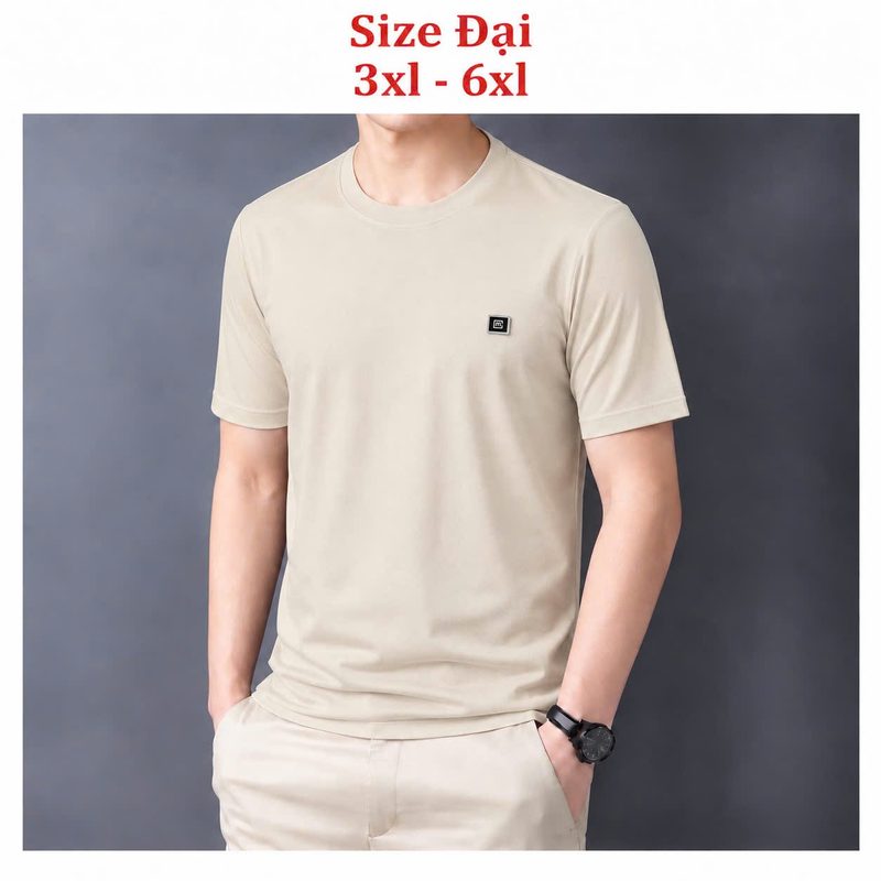Áo cổ tròn size đại gắn tem logo vuông ngực trái – be sỉ tại xưởng Hoàng Hưng